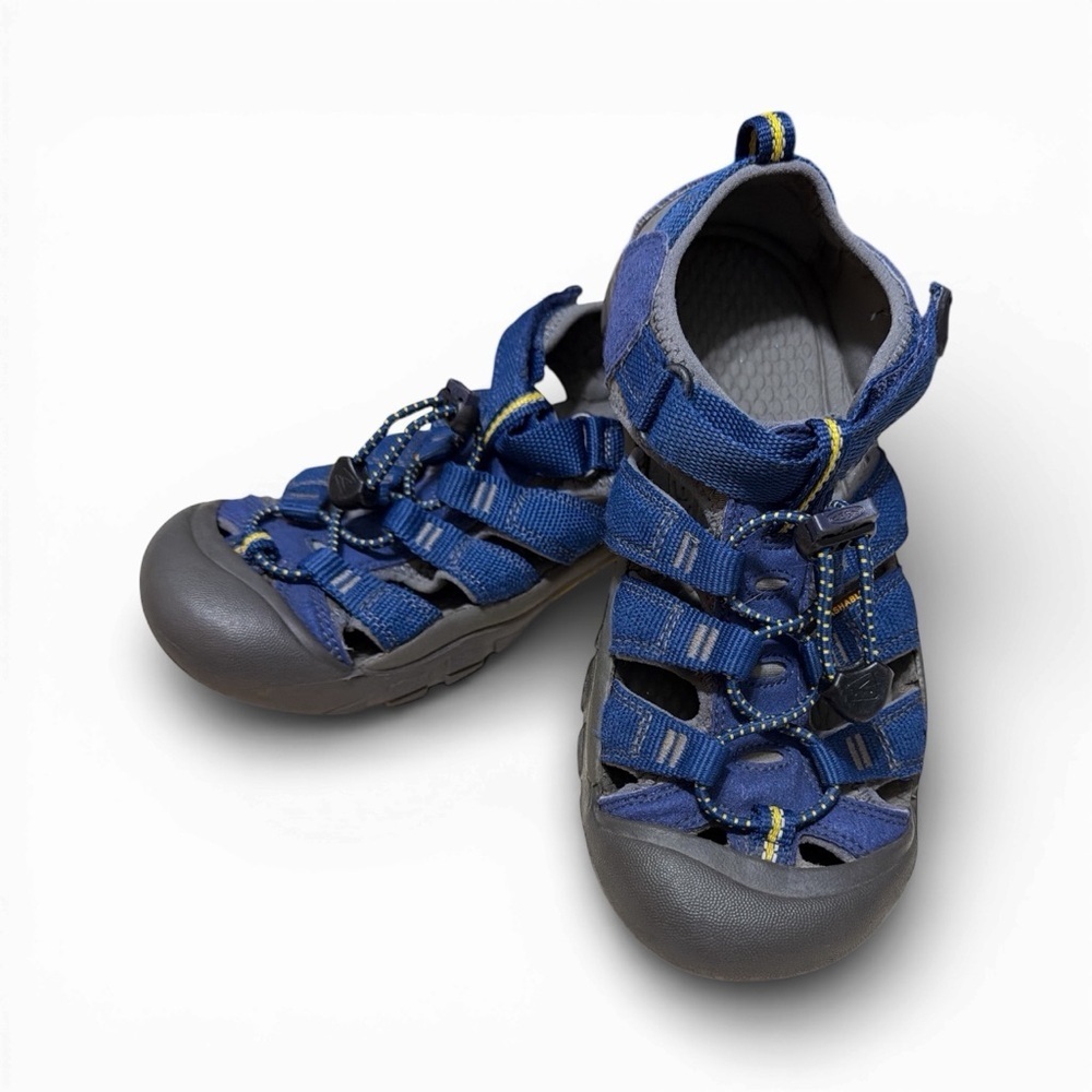 Keen Big Kids Size 4 Blue Waterproof Hiking Sandals.
